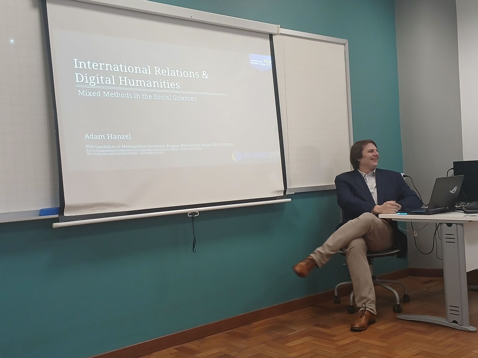 Adam Hanzel presenting International Relations and Digital Humanities at PUC Minas